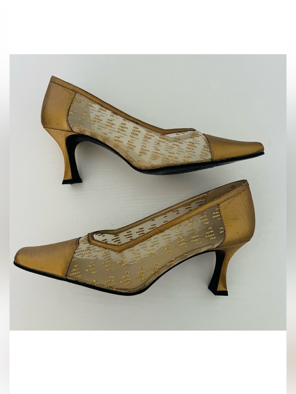 KAREN SCOTT RARE VINTAGE "STRATTON" SATIN GOLD Mesh heels Women’s size 7